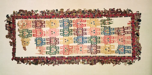 Mantelfragmenten, bekend als de Paracas-textiel, Nazca-cultuur, 200-600 AD